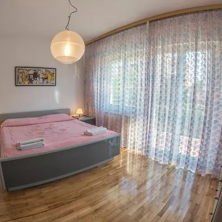 In With Balcony, Air Conditioning, Wifi 4211-1 *