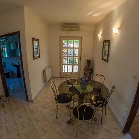 In With Balcony, Air Conditioning, Wifi 4211-1 *