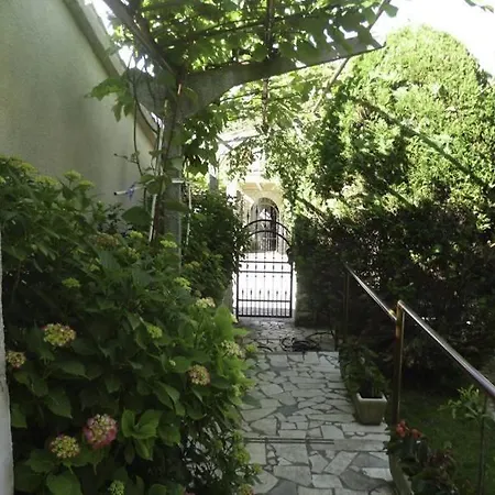 Apartman In With Balcony, Air Conditioning, Wifi 4211-1 Banjole