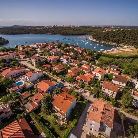 In With Balcony, Air Conditioning, Wifi 4211-1 Apartman Banjole